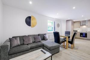 a living room with a couch and a table at Modern 2 Bedrooms Apartment 01 Town Centre Camberley in Camberley