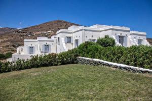 a white house with a hill in the background at Aster house Agios Sostis in Agios Sostis