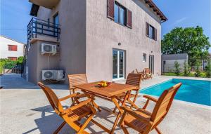Basen w obiekcie Pet Friendly Apartment In Madulin lub w pobliżu