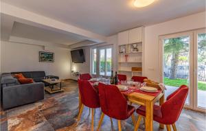 Kuchnia lub aneks kuchenny w obiekcie Pet Friendly Apartment In Madulin
