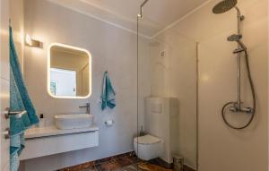 Łazienka w obiekcie Pet Friendly Apartment In Madulin