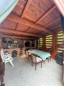 Valea IasuluiにあるPensiunea Valea Badiliiのギャラリーの写真