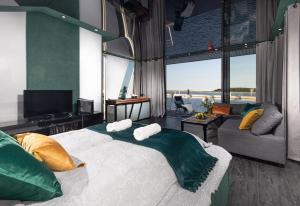 a bedroom with a large bed with pillows on it at Domy Na Wodzie 3Miasto in Gdańsk