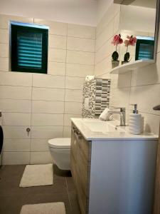 Koupelna v ubytování Apartment near sea ,,Brale'' - Galešnica