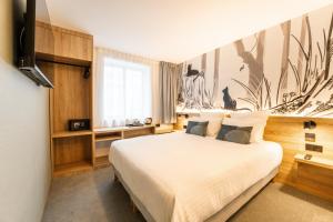 a bedroom with a large bed in a room at GREEN PARK HOTEL PARIS in Paris