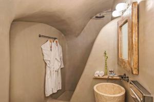 Zdjęcie z galerii obiektu The Ivory Suite in Santorini w mieście Oia