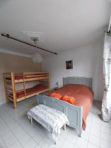 Postel nebo postele na pokoji v ubytování Maison familiale proche de la mer