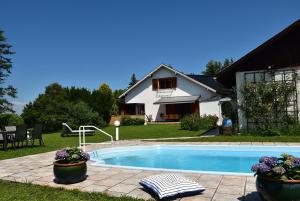 Bazén v ubytovaní Hideaway Sandlehen alebo v jeho blízkosti