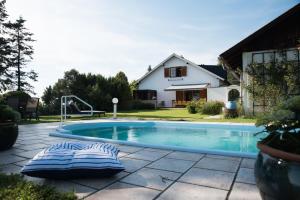 Bazén v ubytovaní Hideaway Sandlehen alebo v jeho blízkosti