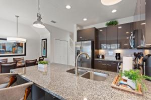 Kuchyň nebo kuchyňský kout v ubytování Priceless Peace At Serenity By Shine Villas 081