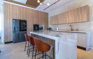 Η κουζίνα ή μικρή κουζίνα στο Beautiful Home In Barban With Sauna
