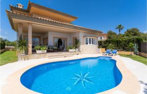 Bazén v ubytování 3 Bedroom Gorgeous Home In Cala Bona nebo v jeho okolí