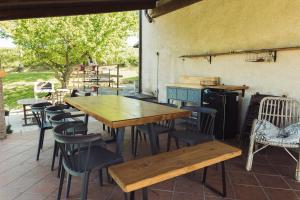 Reštaurácia alebo iné gastronomické zariadenie v ubytovaní Casale Grifondoro