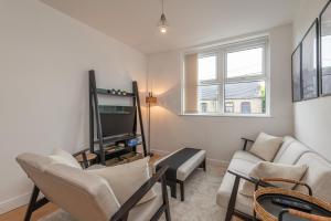 Μια τηλεόραση ή/και κέντρο ψυχαγωγίας στο 3-Bed Serviced Apt near M62, Leeds - Ideal for Up to 6 Guests - Long Stay Options - Free Parking and Wifi +12 φωτογραφίες