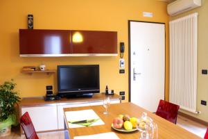 TV tai viihdekeskus majoituspaikassa Ely'S Residence