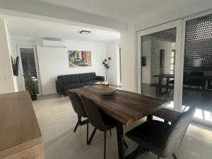 a living room with a wooden table and chairs at Residence Doli Pool in Vrsi