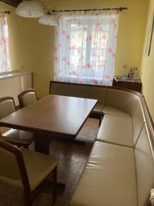 Ferienwohnung Zur Lainsitzbrücke的休息区
