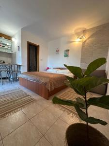 Postel nebo postele na pokoji v ubytování Apartment in Trpanj with terrace, air conditioning, WiFi, washing machine 4199-3