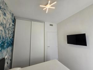 TV a/nebo společenská místnost v ubytování Home23Jesolo! Beach, Parking and Bikes included