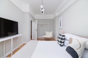 Televízia a/alebo spoločenská miestnosť v ubytovaní 2 - bedroom Apartment with balcony - Rejtana 10