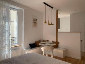 Posezení v ubytování La Belle Odet' - choix d'appartements- Centre ville-quais + 36 fotografií