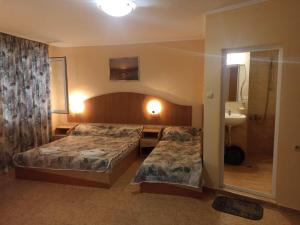 Una cama o camas en una habitación de Krasi Hotel 52 fotos más