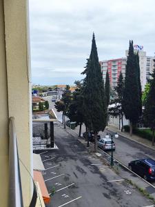 Nabolaget omkring lejlighedshotellet eller i nærheden