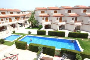 Swimmingpoolen hos eller tæt på Arenal