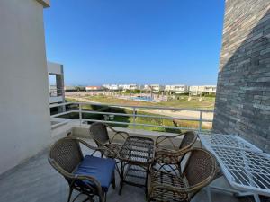 Balkón nebo terasa v ubytování Twin House in Amwaj Sidi Abdel-Rahman - Beach & Pool Passes Included!