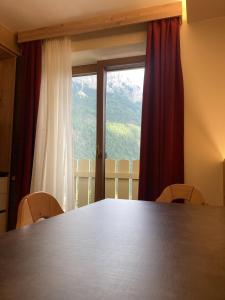 Nespecifikovaný výhled na hory nebo výhled na hory při pohledu z hotelu