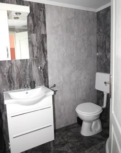 Ένα μπάνιο στο Studio apartman Maro