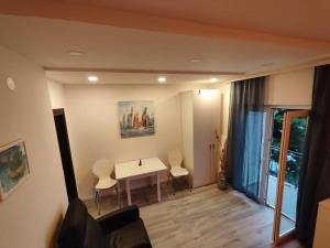 a living room with a white table and chairs at Apartment Miranda in Brela