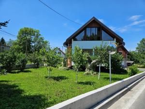 a house on the side of a road at Apartment Majetić in Gornji Vaganac