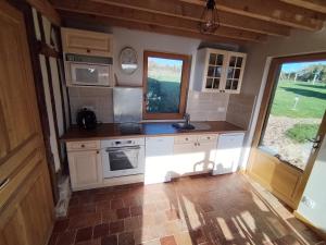 Afbeelding uit fotogalerij van Tonneaux normands insolites in Le Mesnil-Germain