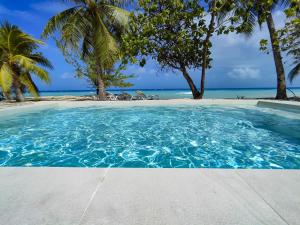 Bazén v ubytování Blue Lagoon Villa nebo v jeho okolí