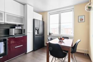 Photo de la galerie de l'établissement Best location & large apartment in Södermalm Stockholm, à Stockholm