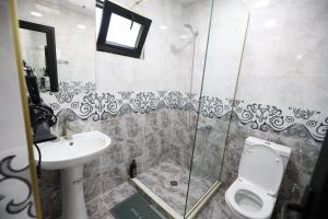 Baðherbergi á Hotel Tsiskari