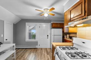 Kuchyň nebo kuchyňský kout v ubytování Centrally Located Stamford Gem + 5 fotografií