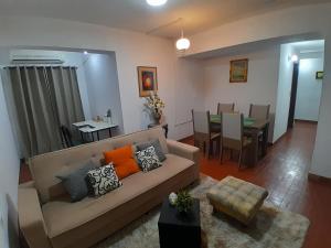 Posezení v ubytování OBhouse Apartment, para sentirse como en casa!