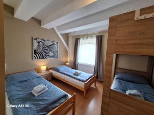 Postel nebo postele na pokoji v ubytování AlpenKlub Hotel