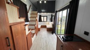 Kuchyň nebo kuchyňský kout v ubytování Flu Alaçatı Tiny House Otel