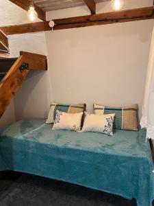 En eller flere senge i et værelse på Abedul, casa de montaña + 7 billeder