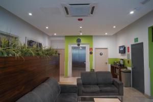 TV a/nebo společenská místnost v ubytování SR Hotel