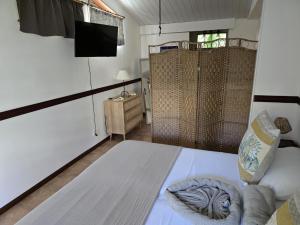 Postel nebo postele na pokoji v ubytování Fare Le Flamboyant