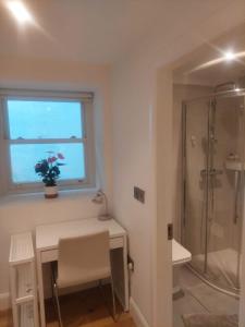 Koupelna v ubytování Luxury Apartment in Dun Laoghaire + 14 fotografií