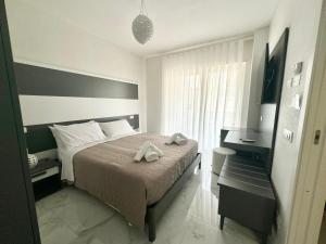 a bedroom with a bed with two towels on it at Casa MarFe in Grottaglie