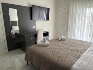 a bedroom with a bed with a dresser and a mirror at Casa MarFe in Grottaglie