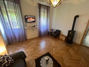 Televízia a/alebo spoločenská miestnosť v ubytovaní Hacienda Avoxa