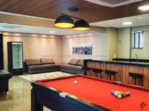 Una mesa de billar en Flat de Luxo com Quarto Privativo 22º Andar no Vertigo