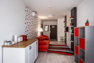 A kitchen or kitchenette at Aranymandula apartmanok